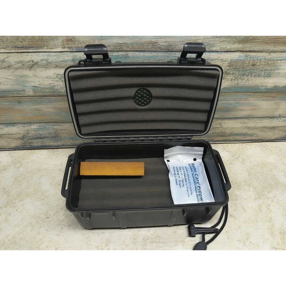 Black Hard Sided Herf-A-Dor Five Cigar‎ Carrying Case